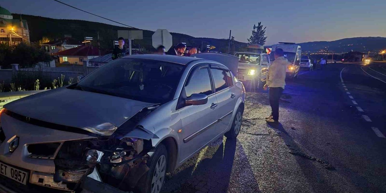 Bingöl’de otomobil ile hafif ticari araç çarpıştı: 1 yaralı