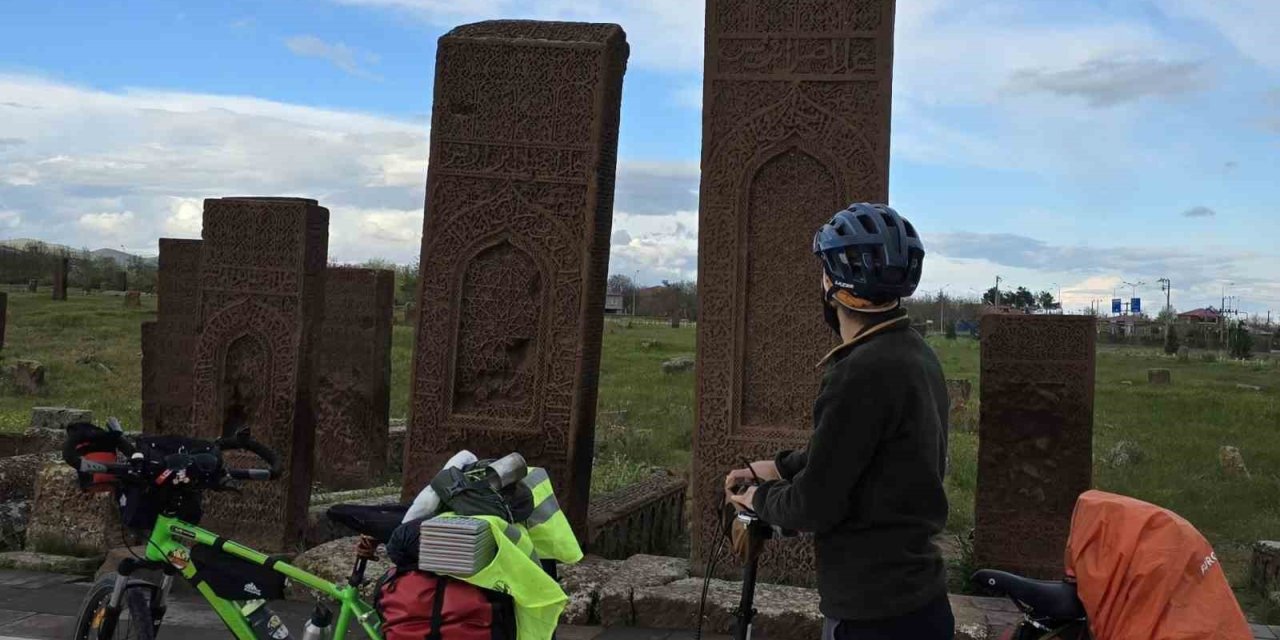 İki öğretmenden Van Gölü çevresinde 423 kilometrelik bisiklet turu
