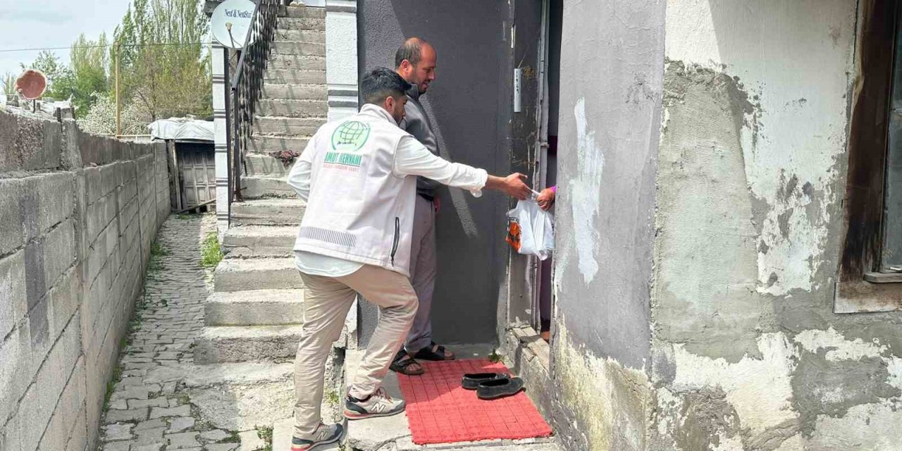 Umut Kervanı Ağrı’da yüzlerce hanenin sofrasına kurban eti ulaştırdı