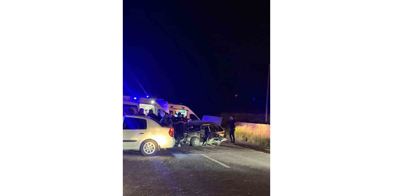 Elazığ’da otomobil ile traktör çarpıştı: 5 yaralı