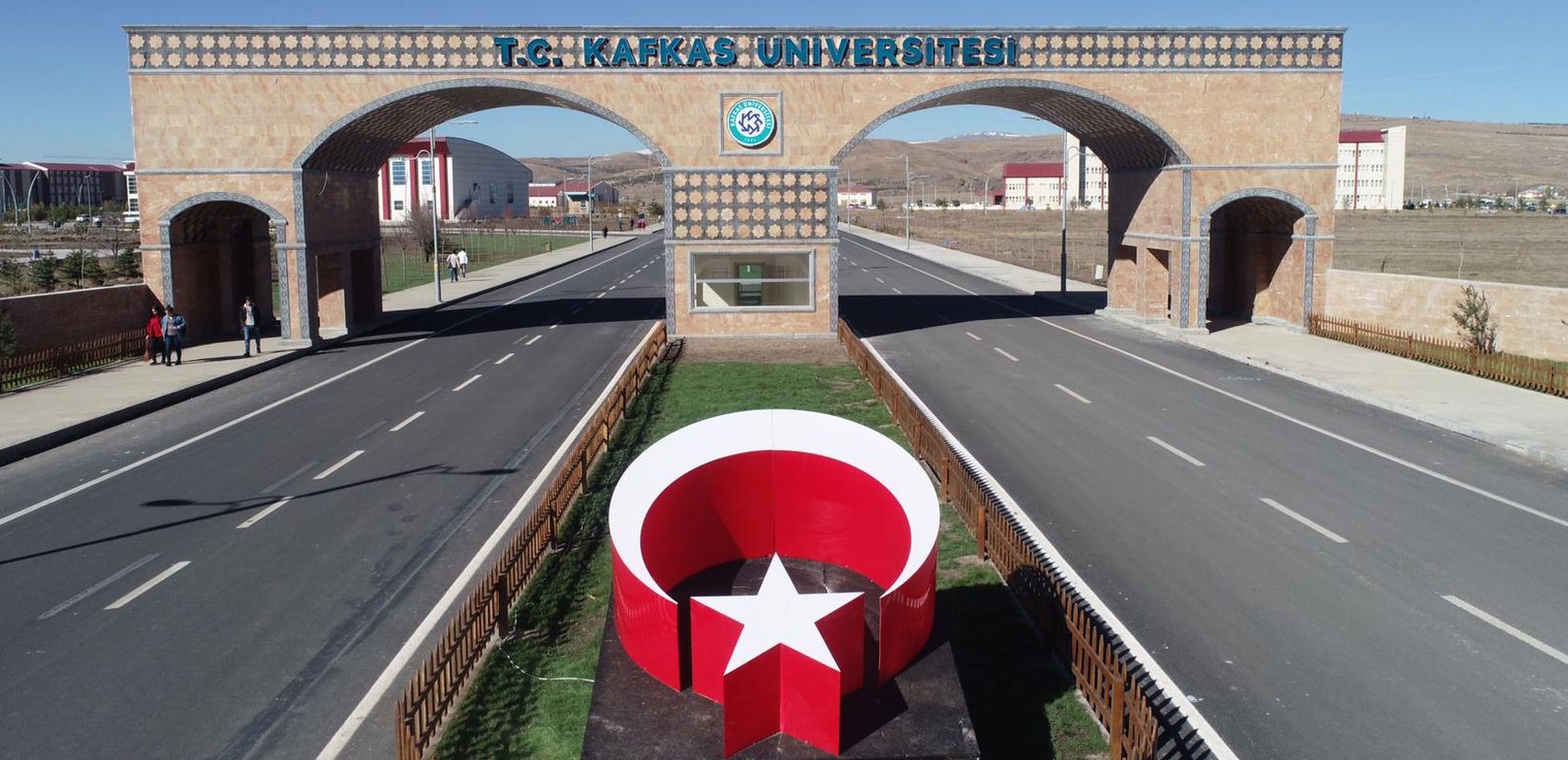 AK Parti’li vekilin faili meçhul çıkışı gündem oldu: Kafkas Üniversitesi dikkat çekti