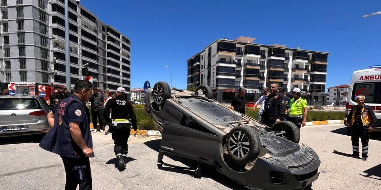 Elazığ’da kaza yapan otomobil ters döndü: 2 yaralı