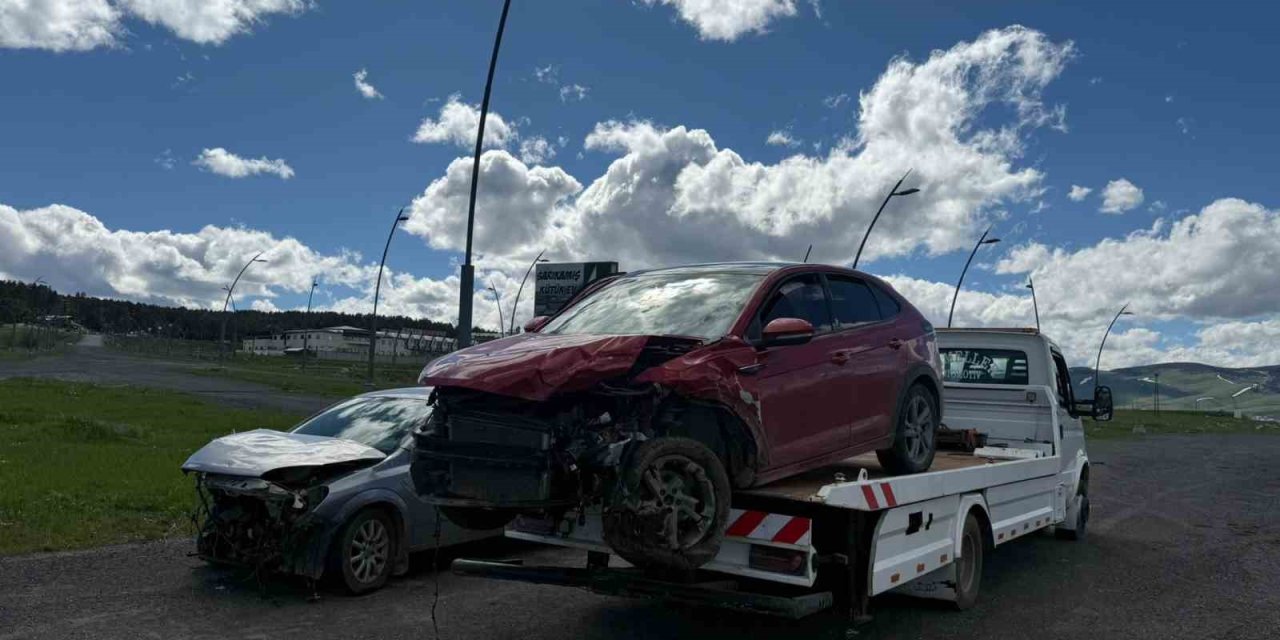 Kars-Sarıkamış kara yolunda kaza: 2 yaralı