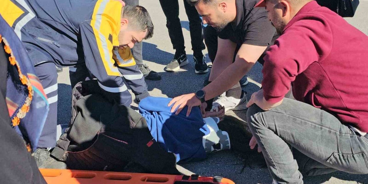 Adilcevaz’da bayram ziyaretinde dönenlerin içerisinde bulunduğu araç kaza yaptı: 3 yaralı