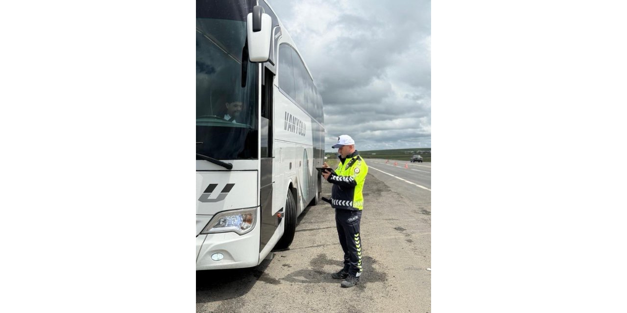 Kars’ta trafik denetimleri sürüyor