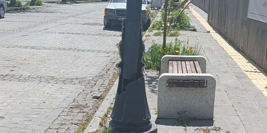 Yenilenen sokak lambaları tahrip edildi