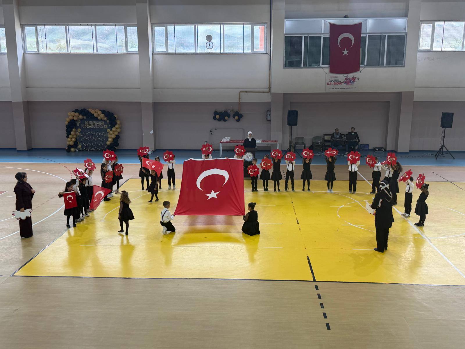 Kağızman'da Miniklerin 'Okuma Bayramı' Coşkusu