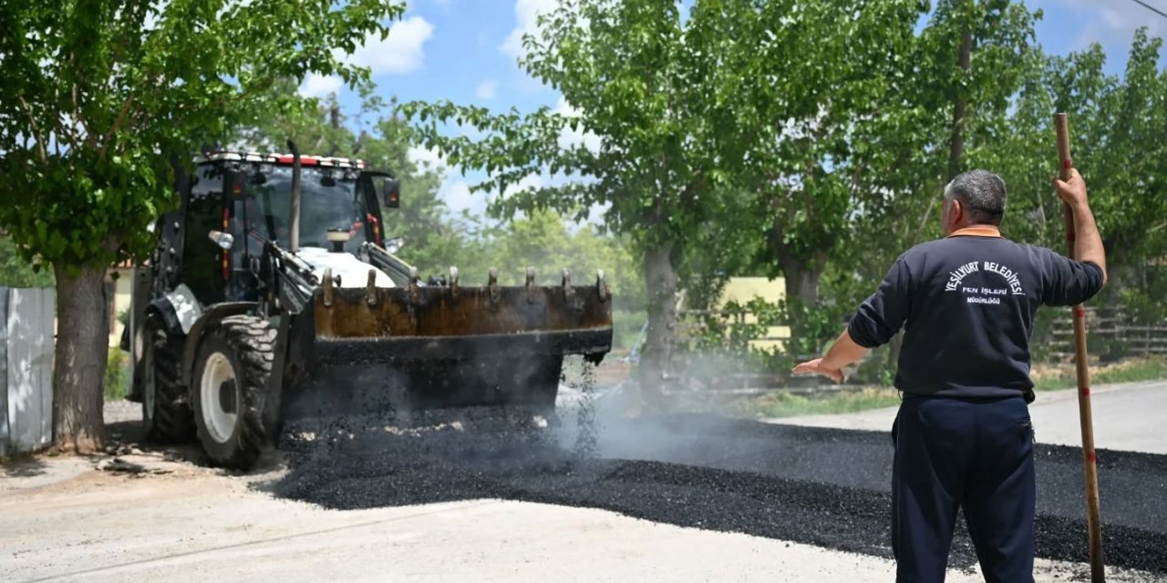 Yeşilyurt Belediyesi, Topsöğüt Mahallesi’nin yollarını yeniliyor