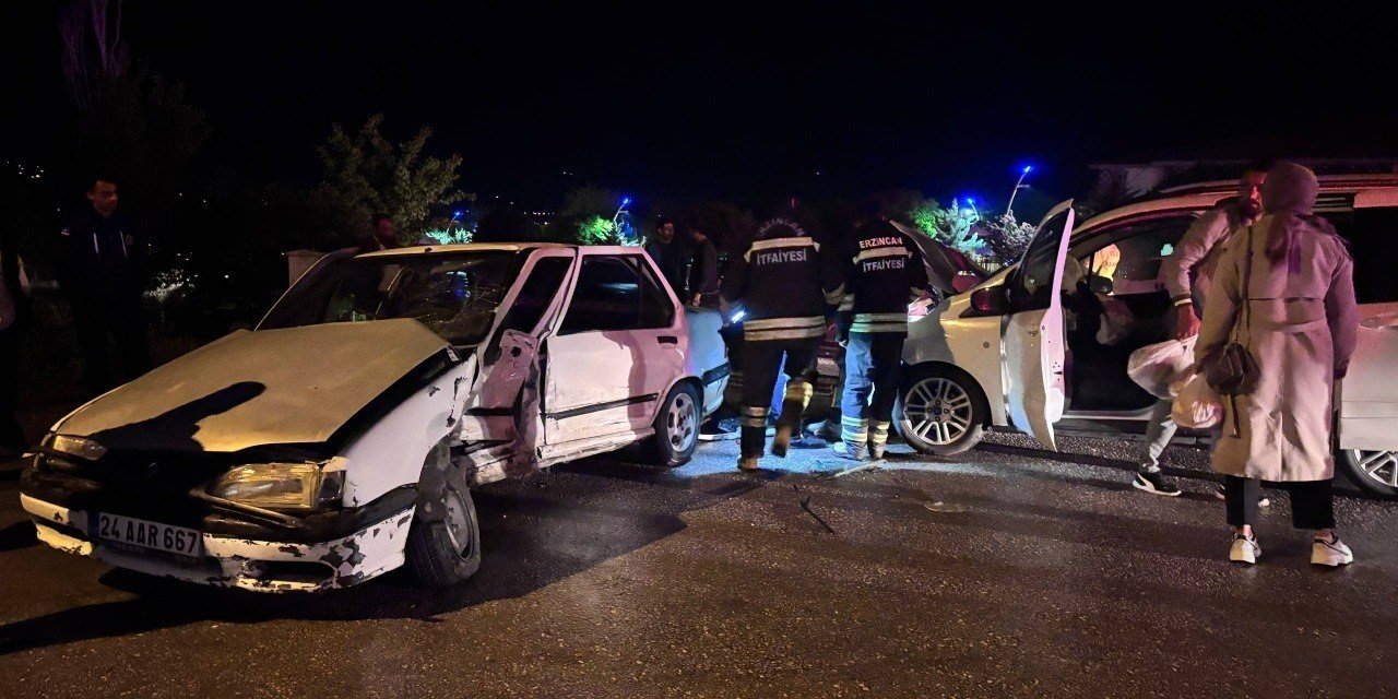 Araçta sıkışan yaralıyı itfaiye kurtardı