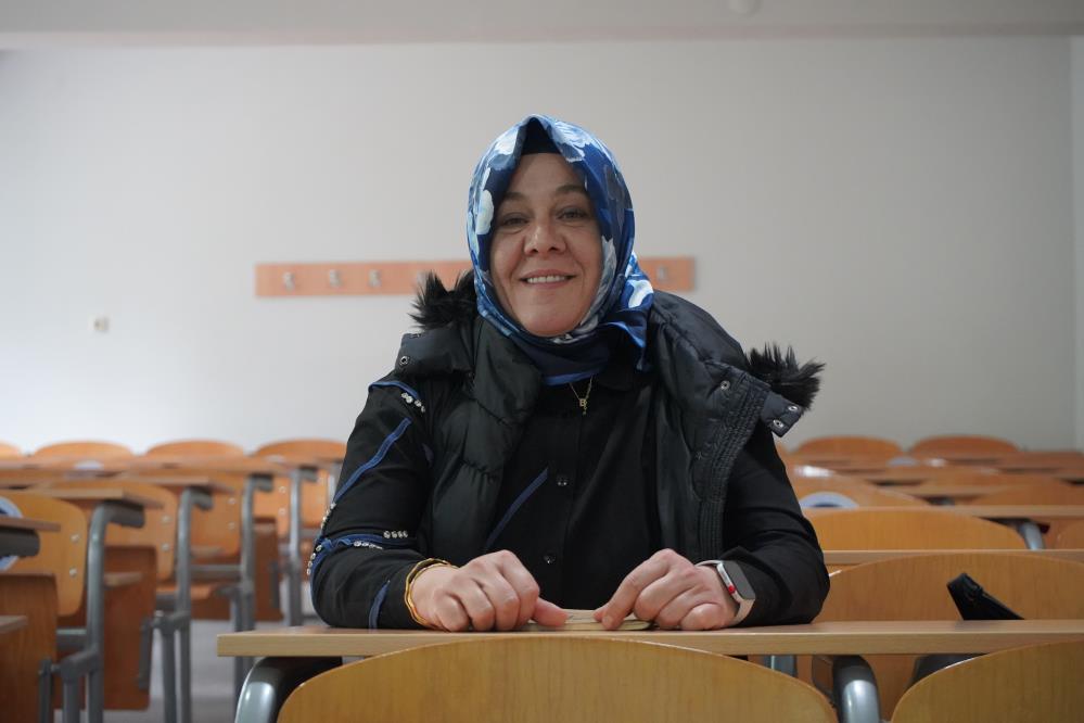 İki çocuk annesi, kızının "yapabilirsin" sözüyle üniversiteli oldu