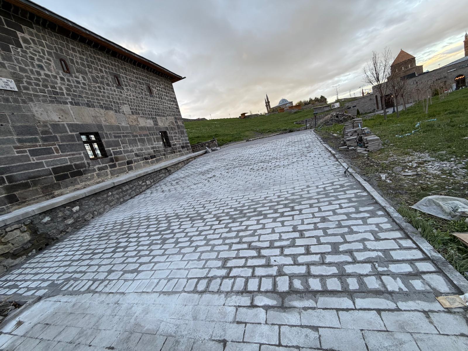 Kars Kalesi eteğindeki 4,5 asırlık emanete İl Özel İdaresi dokunuşu