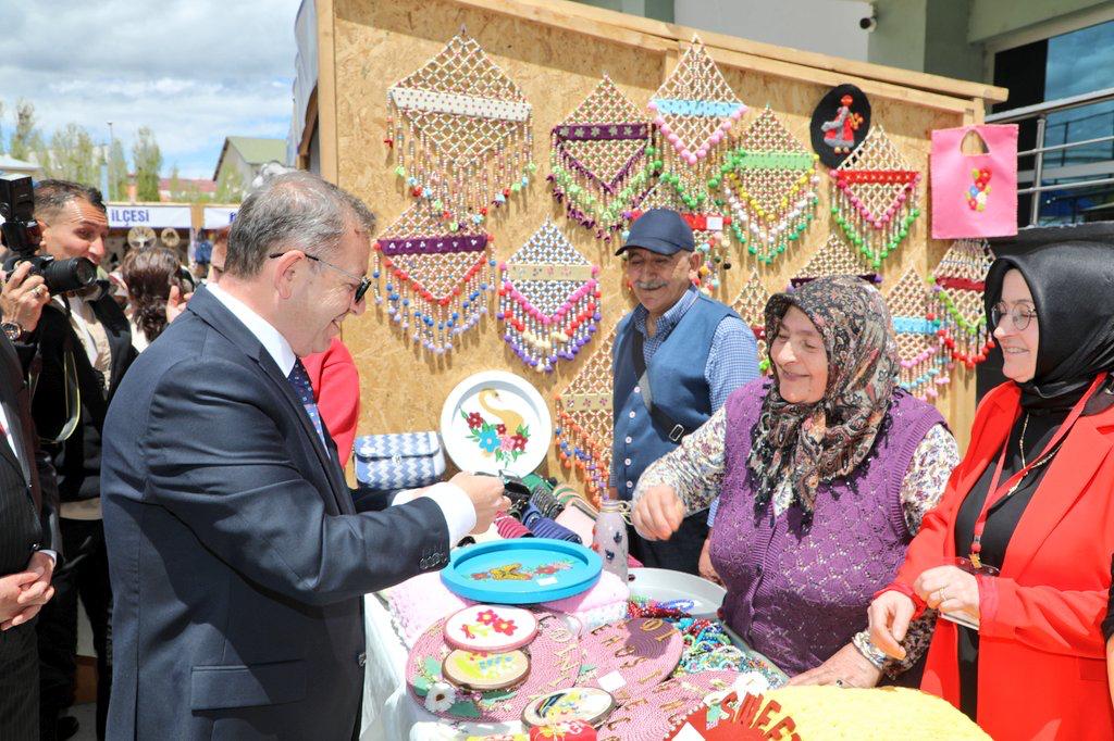 Kars’ta Hayat Boyu Öğrenme Haftası Sergisi Açıldı