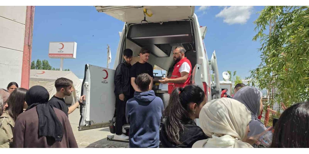 Muşlu öğrencilerden Kızılay’a ziyaret