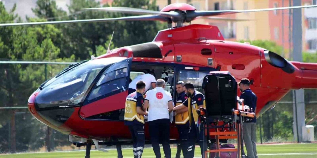 Malatya’da ambulans helikopter 75 yaşındaki hasta için havalandı