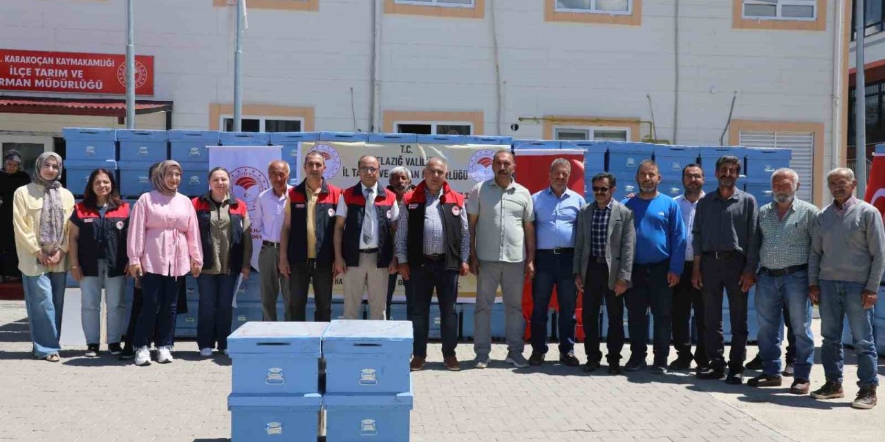 Elazığ’da 15 arı yetiştiricisine 150 adet kovan dağıtıldı