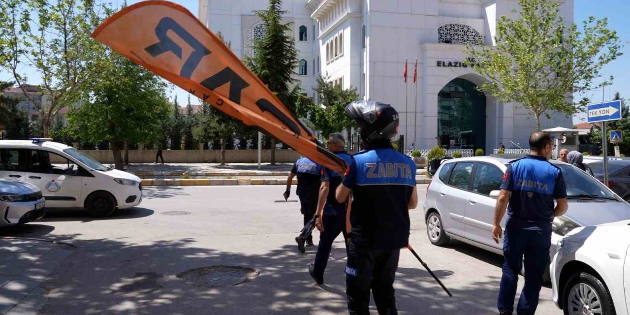 Elazığ zabıtasından  kaldırım denetimi