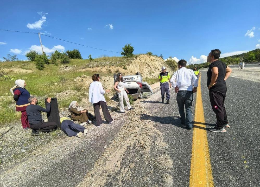 Elazığ’da otomobil takla attı: 3 yaralı
