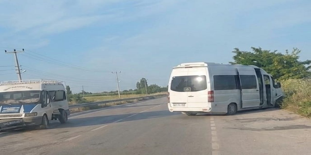 İşçi servisleri çarpıştı; 10 yaralı
