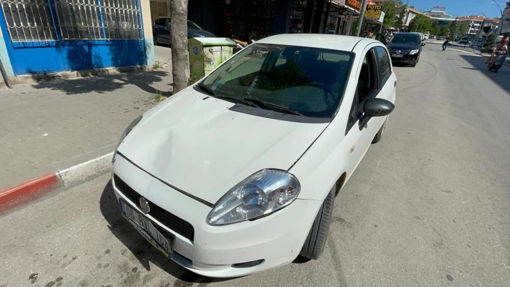 Otomobilin çarptığı yayanın 10 metre savrulduğu anlar kameraya yansıdı
