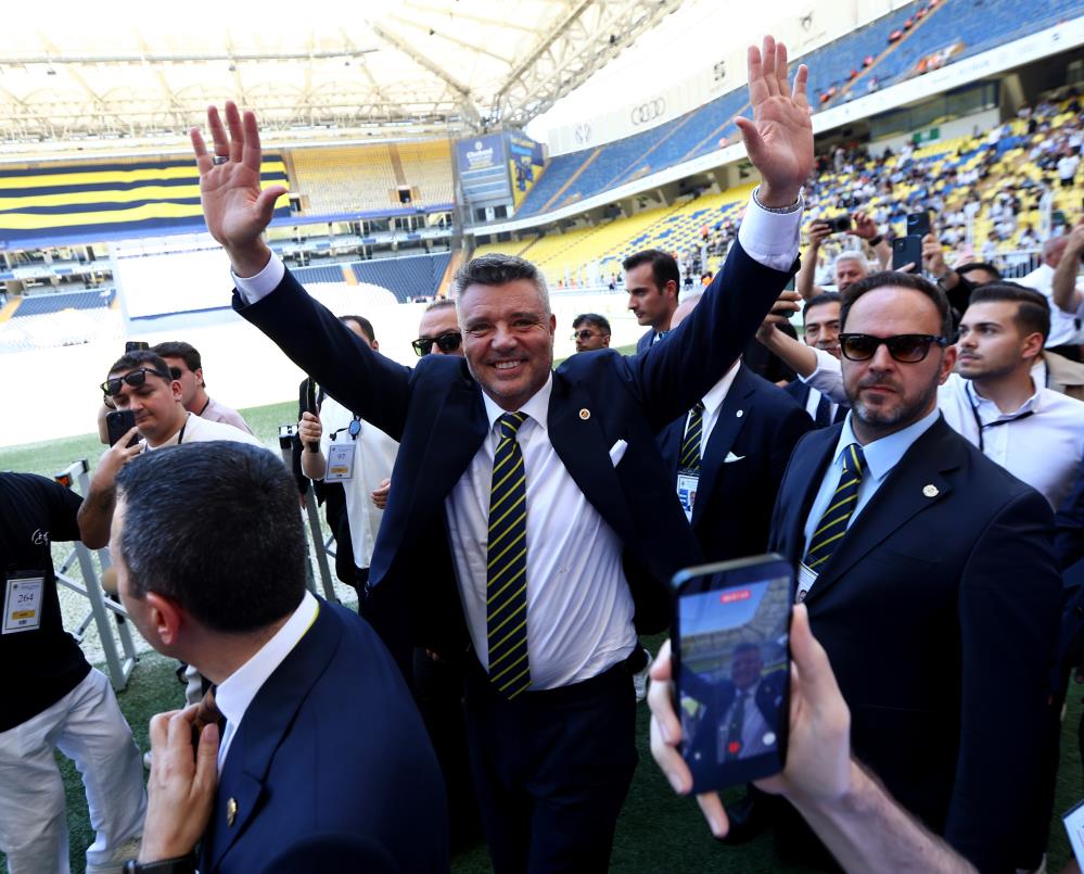Şükrü Saracoğlu’nda Saran’a Büyük Destek: Tribünlerden Tezahüratlarla Uğurlandı