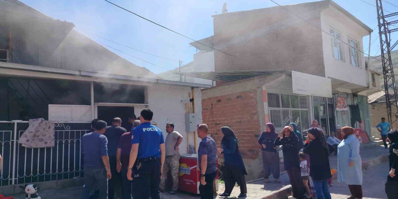 Elazığ’da ev yangını