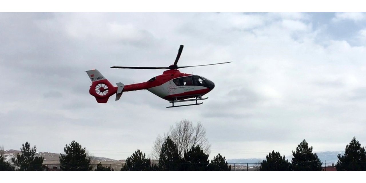 Nefes darlığı yaşayan hasta ambulans helikopterle Erzincan’a sevk edildi