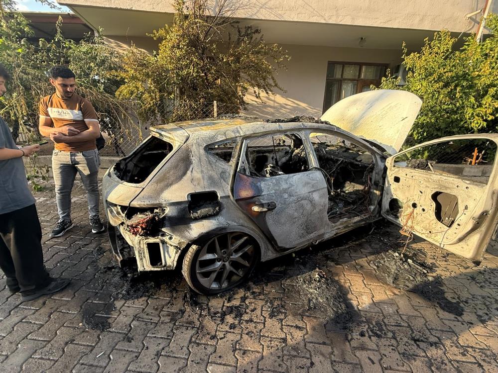 Seyir halindeyken alev topuna döndü, sürücü son anda kendini dışarı atarak kurtuldu