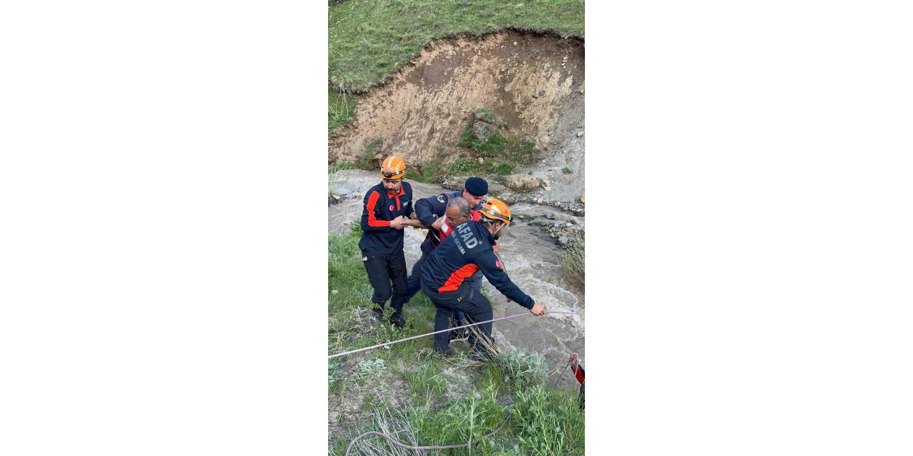 Erzurum’da mantar toplarken mahsur kalan çift kurtarıldı
