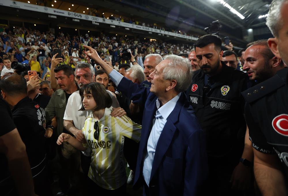 Aziz Yıldırım, 8 yıl sonra yeniden Fenerbahçe Başkanı seçildi