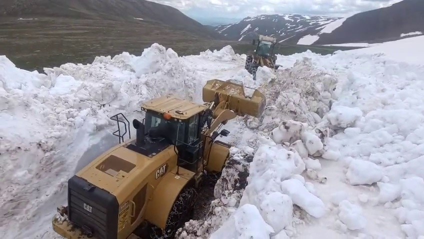 Erzurum’da Haziran ayında karla mücadele çalışması