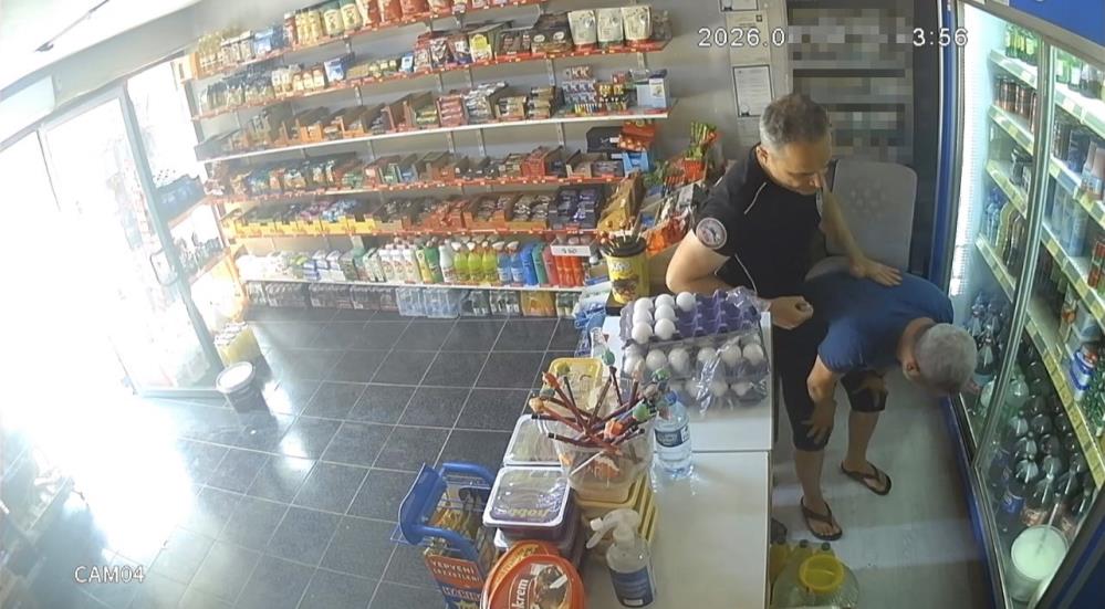 Nefes borusuna şeker kaçan bakkalı polis memuru kurtardı