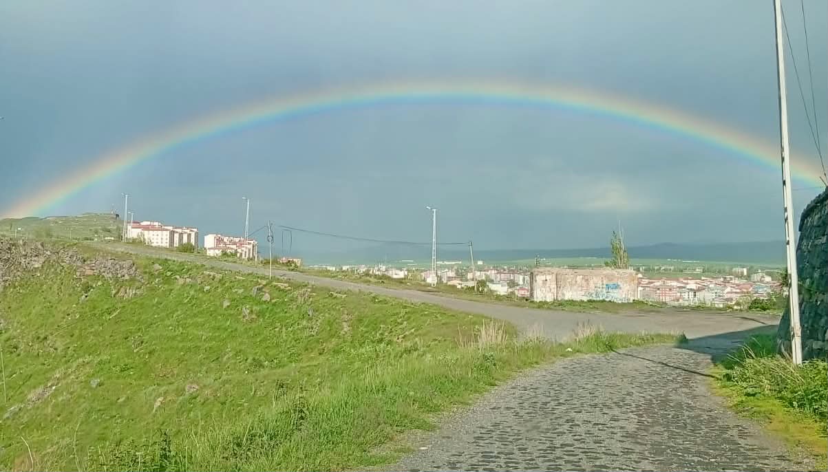 Kars semalarında gökkuşağı şöleni