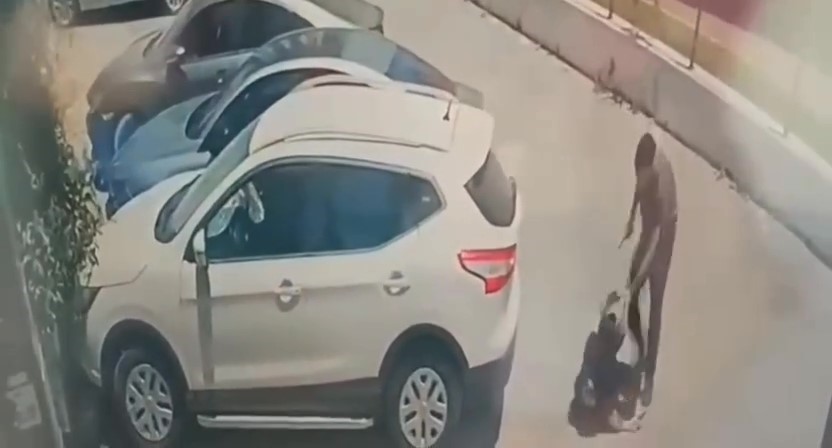 Platonik aşk dehşeti: Genç kadını sokak ortasında bıçakladı