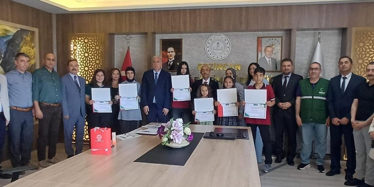 Sağlıklı Nesil Sağlıklı Gelecek Yarışması’nda dereceye giren öğrenciler ödüllendirildi