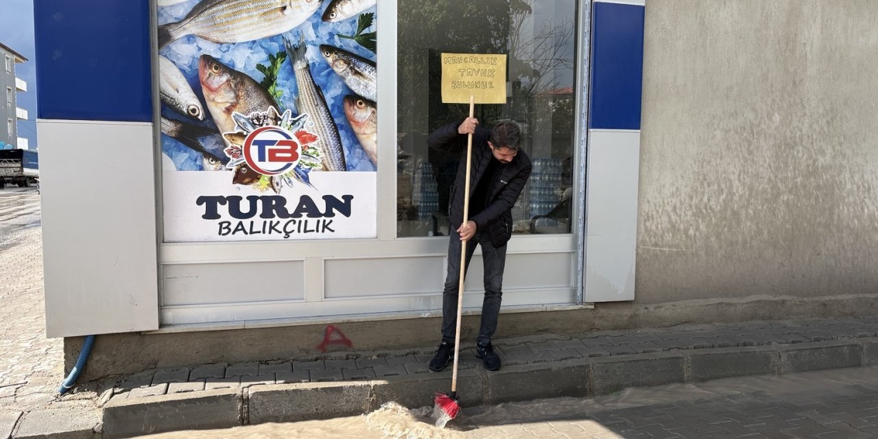 Diyadin’de sağanak yağış sonrası su birikintileri oluştu