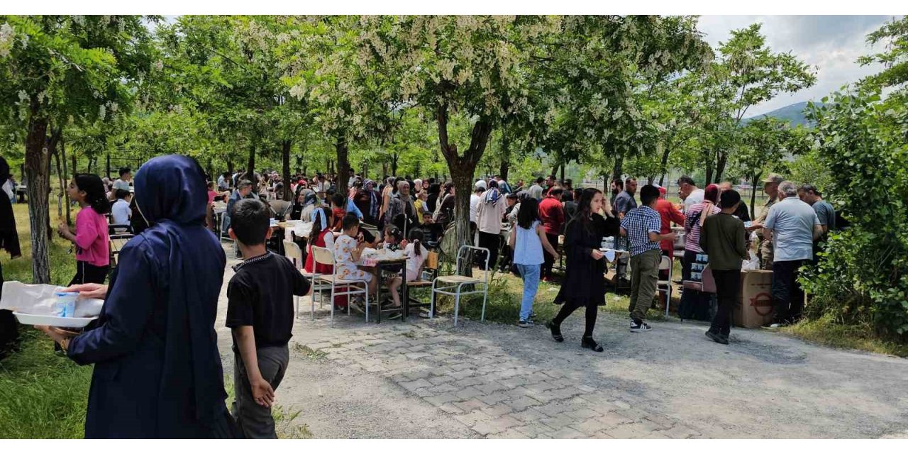 Hasköy’de Gazze yararına hayır çarşısı kuruldu