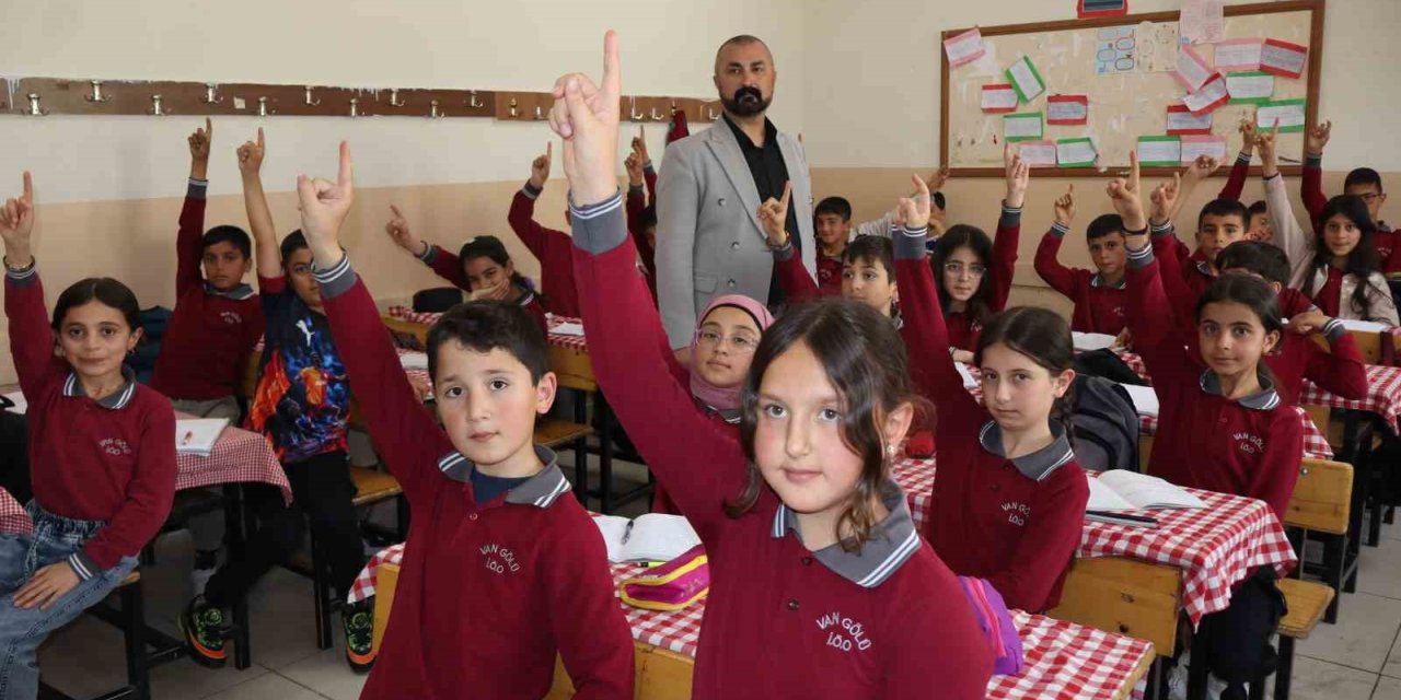 Vanlı öğrenciler matematik olimpiyatlarında dünya şampiyonu oldu