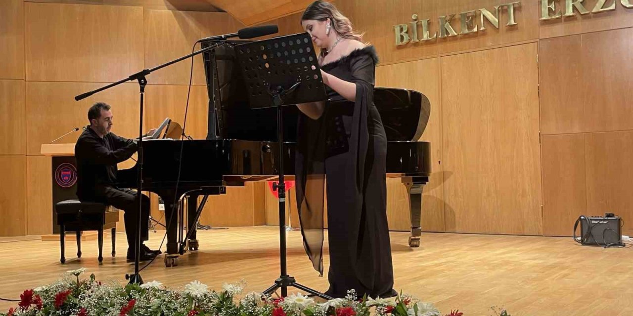 Atatürk Üniversitesi öğrencilerinden muhteşem şan konseri