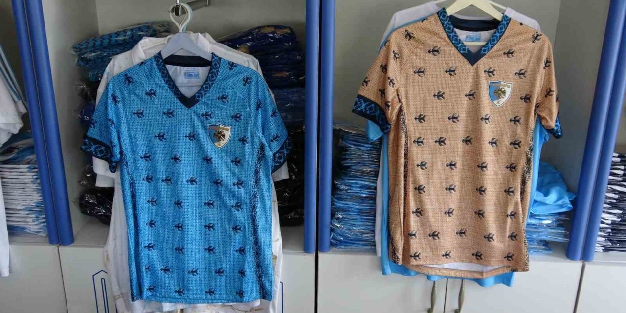 Erzurumspor FK’dan asırlık mirasa vefa: "Ehram" forması taraftarla buluştu