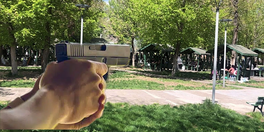Kars’ta Parkta Silahlı Dehşet: Bankta Otururken Vuruldu, Durumu Ağır