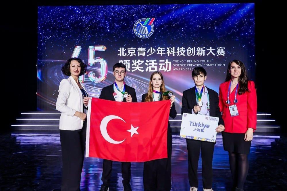Dedesinin yaşadığı talihsiz olay ilham oldu, geliştirdikleri proje dünya ikincisi seçildi