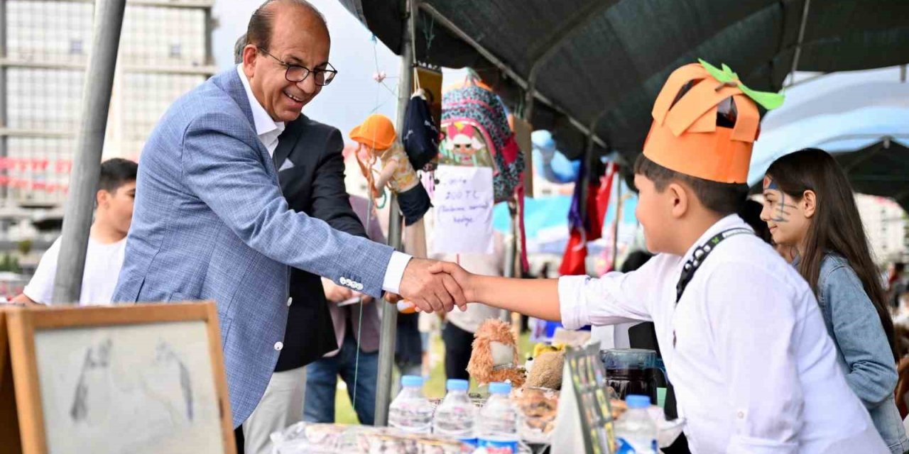’Büyükler Pazar Görsün’ etkinliğinin 36 bin 880 TL’lik geliri yetimlere bağışlandı