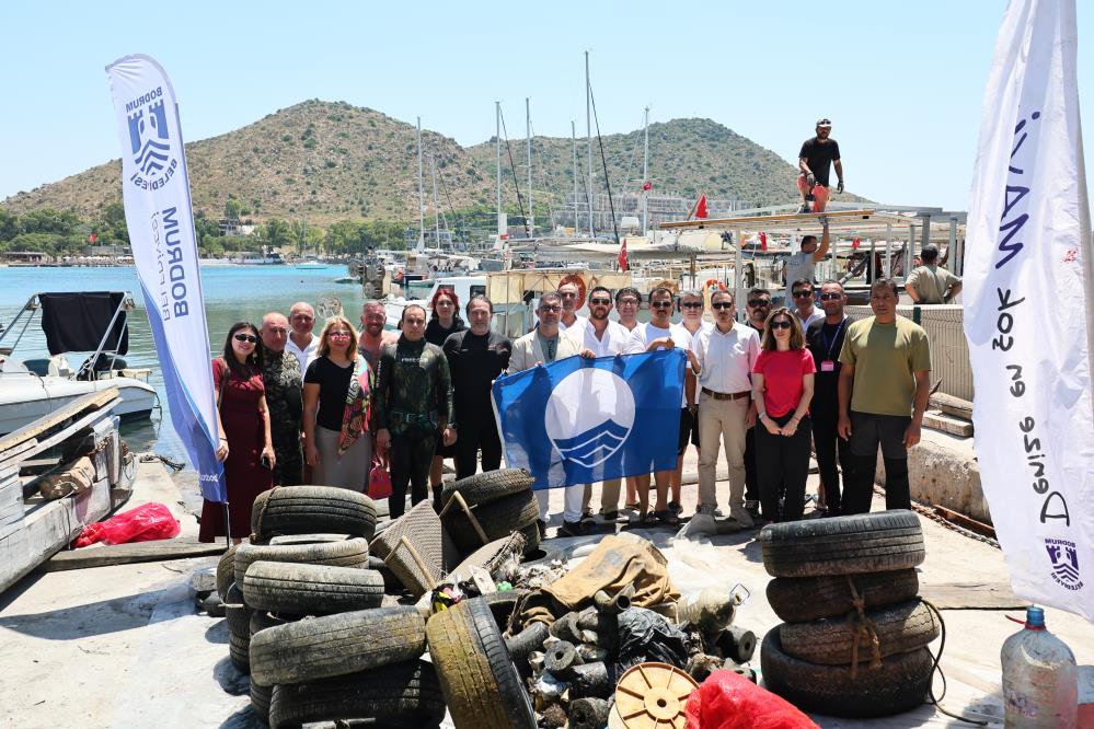 Akyarlar'da deniz dibinden 1 ton çöp çıktı