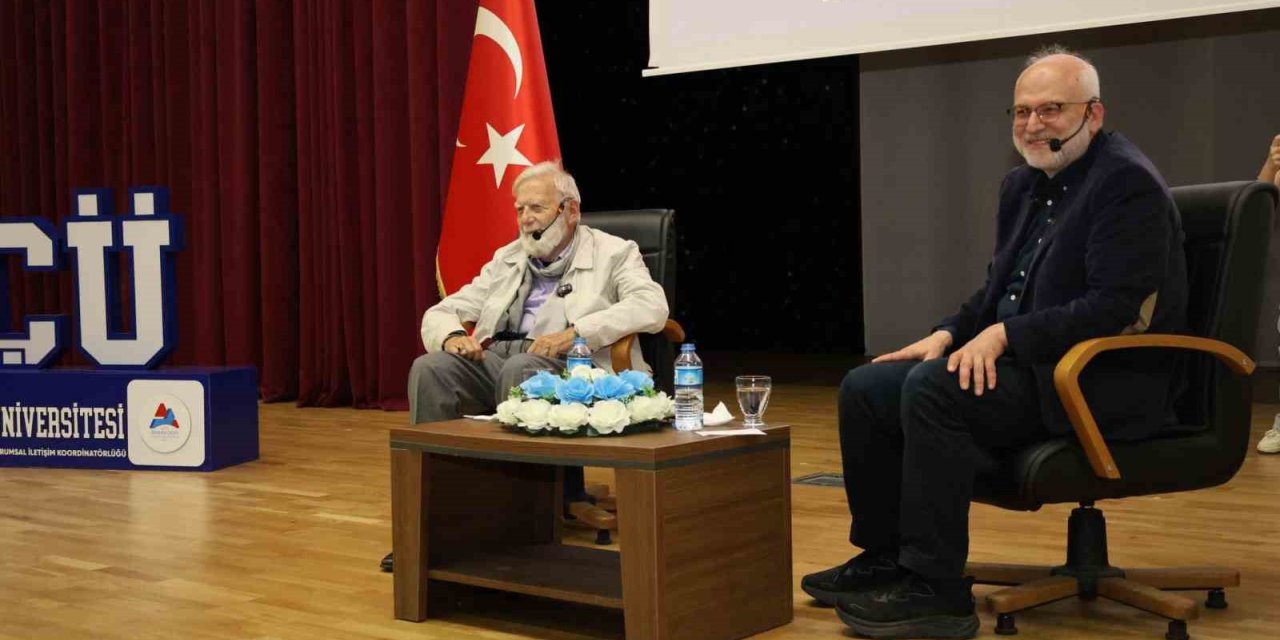 Ağrı’da Prof. Dr. Ökten ve Prof. Dr. Sayar’ın söyleşisine yoğun ilgi