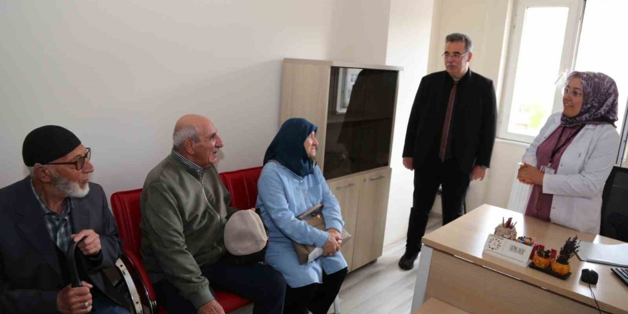 Erzurum’da asırlık çınarlara sağlıklı hayat merkezinde özel ilgi