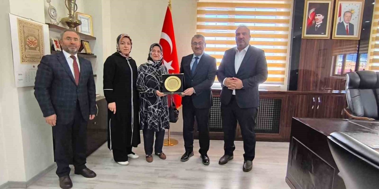 Emekli öğretmenden örnek bağış