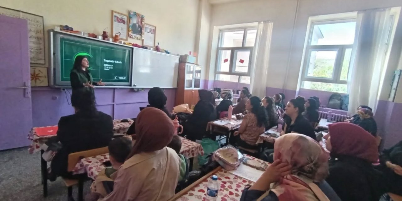 Yeşilay Kars Şubesi’nden velilere bağımlılıkla mücadele eğitimi