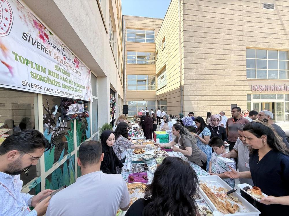 Siverek’te ruh sağlığı hastalarının el emeği ürünleri sergilendi