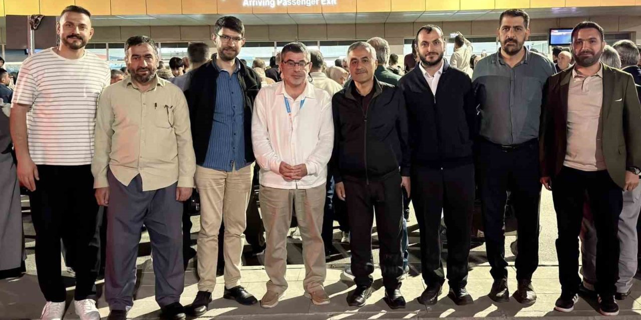 Kutsal topraklardan dönen hacılar Van’da coşkuyla karşılandı