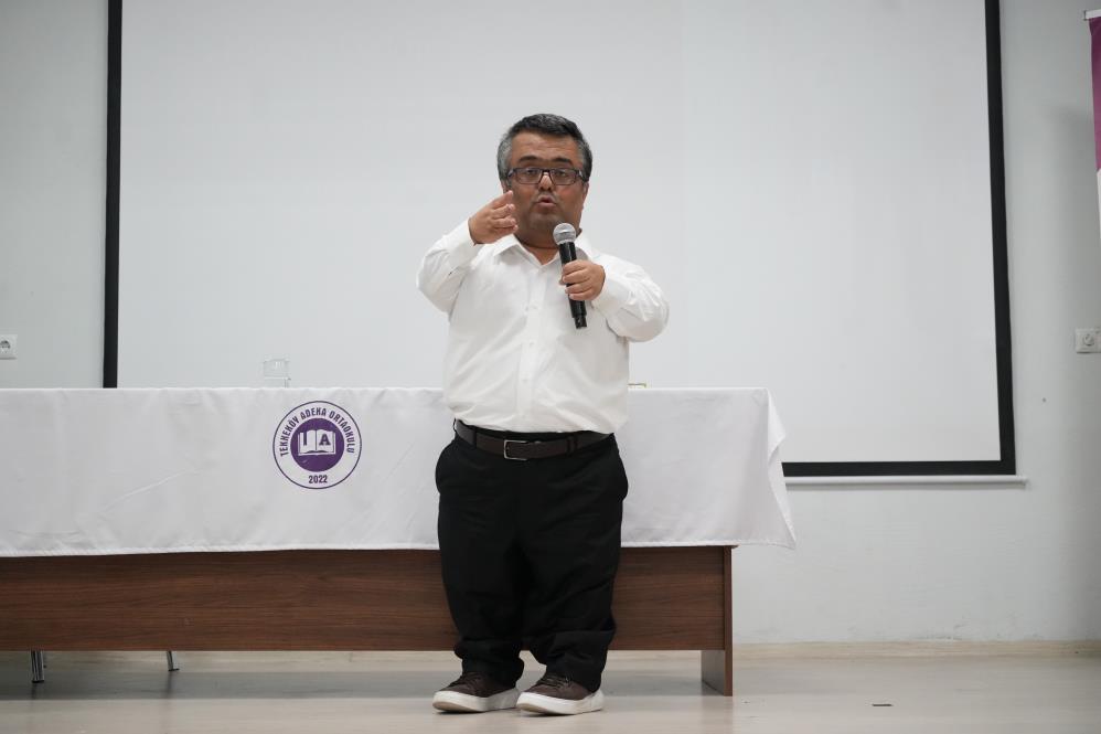 Kısa boyu nedeniyle zorbalık gördü, yaşadıklarını öğrencilerle paylaşıyor